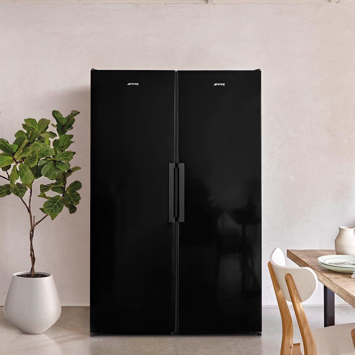 Smeg UKFS18EV2HB Black Fridge Freezer 390L