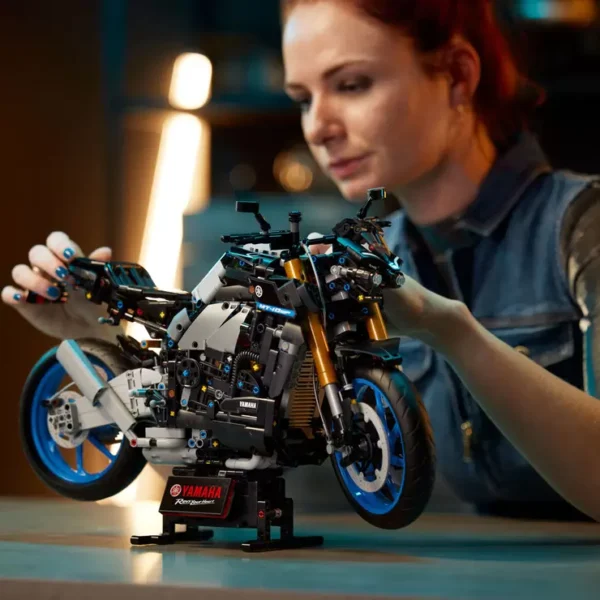 LEGO Technic Yamaha MT 10 SP Model 42159 (18+ Years) (5)